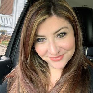 Meet your Posher, Maura